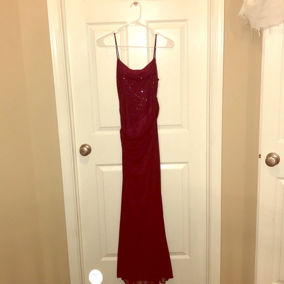 Formal dress - Picture 1 of 2